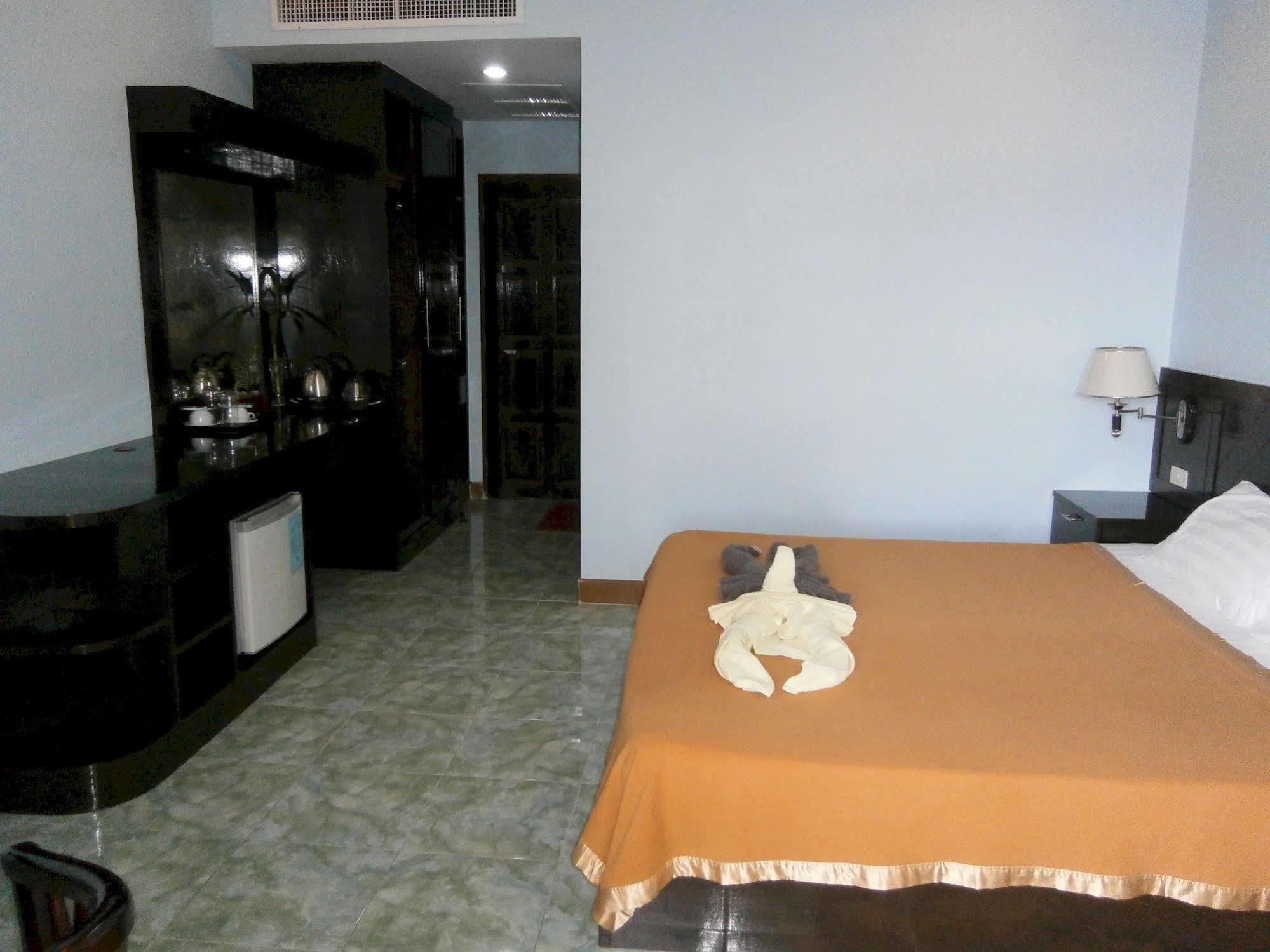 Feng Shui House Hotel Patong Exterior photo