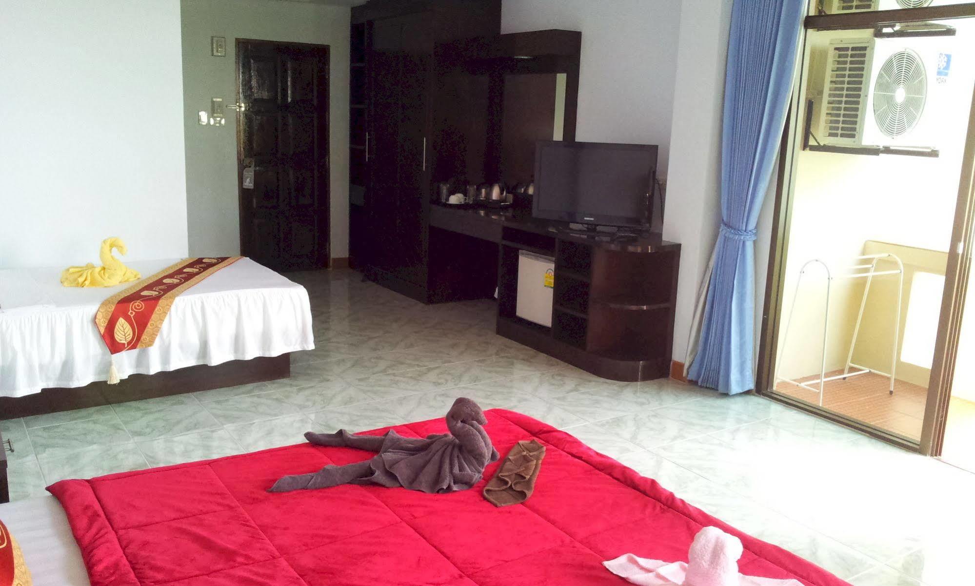 Feng Shui House Hotel Patong Exterior photo